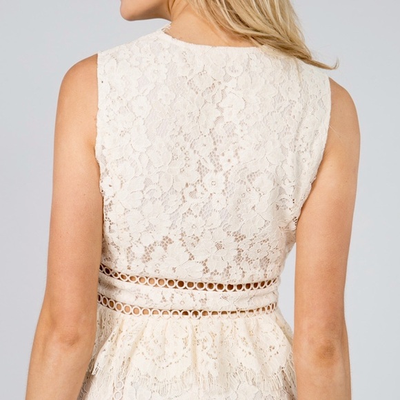 🍨CREAM CORSET 🍨 lace top with peplum detail - Picture 3 of 7